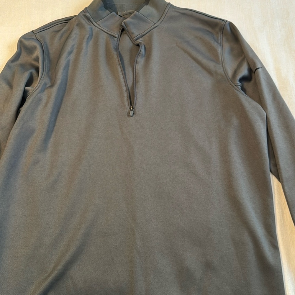 Nike. Grey 1/4 zip size M